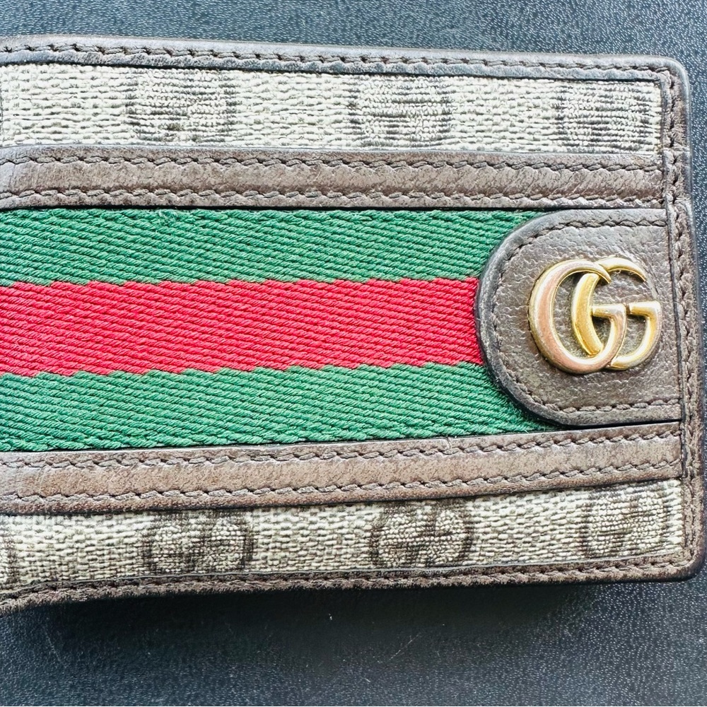 GUCCI Men’s Wallet - used Good condition. Purchased directly from Gucci.